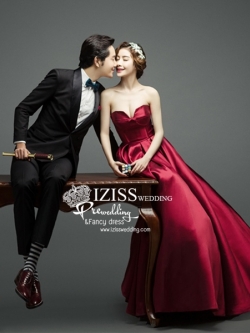 PW359 - **พรีออเดอร์ค่ะ** ชุดคู่ถ่ายพรีเวดดิ้ง (prewedding dress) & ชุดแต่งงานแฟนซี (Fancy wedding dress)ชายหญิง "ธีมสีแดง-ดำ"