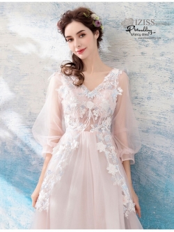 DL076 - **พรีออเดอร์** ชุดราตรี เดรสยาวออกงาน (Night party dresses) ชุดไปงานแต่งงานสวยๆ "ธีมสีขาวแต่งดอก 3D"