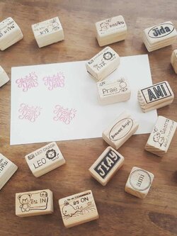 ตัวปั๊มชื่อ ด้ามไม้