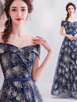 ชุดราตรีสีน้ำเงิน