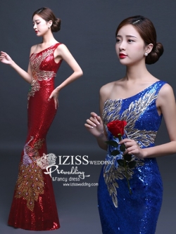 PW532 - **พรีออเดอร์มีสีแดงและสีน้ำเงินค่ะ** ชุดกี่เพ้าเลื่อมสีแดงแขนสั้นประดับลายดอกไม้ ชุดยกน้ำชา ชุดคู่ถ่ายพรีเวดดิ้ง (prewedding dress) & ชุดแต่งงานแฟนซี (Fancy wedding dress)ชายหญิง "ธีมสีแดง น้ำเงิน"