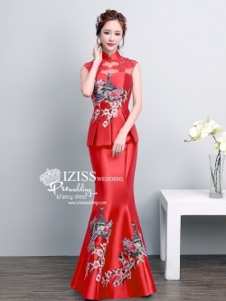 PW519- **พรีออเดอร์สีแดง**ชุดกี่เพ้าสีแดงหางปลา จับจีบช่วงเอว ประดับดอกซากุระและนกยูง ชุดยกน้ำชา ชุดถ่ายพรีเวดดิ้ง (prewedding dress) & ชุดแต่งงานแฟนซี (Fancy wedding dress) "ธีมสีแดง"