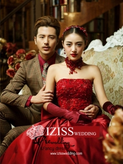 PW273 **พร้อมเฉพาะชุดผญ.ค่ะ** ชุดคู่ถ่ายพรีเวดดิ้ง (prewedding dress) & ชุดแต่งงานแฟนซี (Fancy wedding dress)ชายหญิง "ธีมสีแดง"