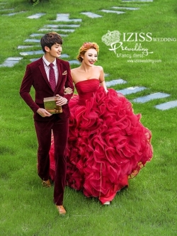 PW303 - **พร้อมส่งเฉพาะชุดผู้หญิงค่ะ** ชุดคู่ถ่ายพรีเวดดิ้ง (prewedding dress) & ชุดแต่งงานแฟนซี (Fancy wedding dress)ชายหญิง "ธีมสีแดง"