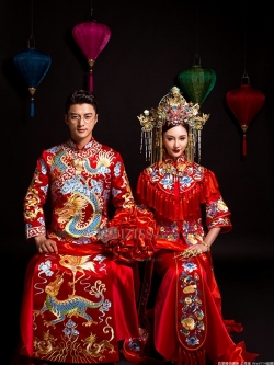 PW619 **พรีออเดอร์ค่ะ**ชุดแฟนซีกี่เพ้าประยุกต์ ชุดคู่ถ่ายพรีเวดดิ้ง (prewedding dress) & ชุดแต่งงานแฟนซี (Fancy wedding dress)ชายหญิง "ธีมสีแดง"