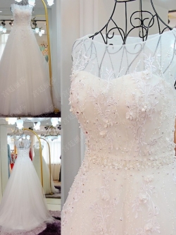 BRL029 **พรีออเดอร์**ชุดแต่งงานหรูหราประดับดอกไม้ผสมเพชรและคริสตัล สวยงามดุจเจ้าหญิง