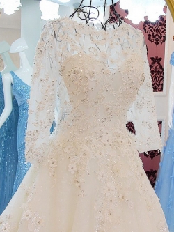 BRL026 **พรีออเดอร์**ชุดแต่งงานหรูหราประดับดอกไม้ผสมเพชรและคริสตัล สวยงามดุจเจ้าหญิง