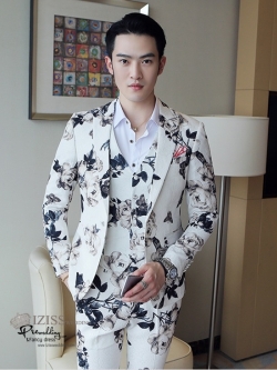 ST118- **พรีออเดอร์**สูทแฟนซีผู้ชายสีขาวลายดอกกุหลาบ แขนยาว พร้อมกางเกง ชุดสูทเจ้าบ่าว สูทแฟนซี ถ่ายพรีเวดดิ้ง & ชุดแต่งงานแฟนซี (Fancy wedding dress) สูทผู้ชายสีขาวลายกุหลาบ