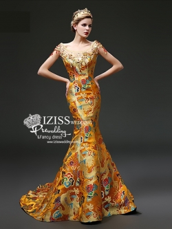 PW510 - **พรีออเดอร์** ชุดกี่เพ้าสีเหลืองทองแขนสั้นประดับมุกเพชรพลอย ชุดยกน้ำชา ชุดคู่ถ่ายพรีเวดดิ้ง (prewedding dress) & ชุดแต่งงานแฟนซี (Fancy wedding dress)ชายหญิง "ธีมสีเหลืองทอง"