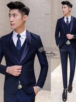 ST059- **พรีออเดอร์**สูทผู้ชายสีน้ำเงินแขนยาว ปกแต่งแถบน้ำเงินมันวาวพร้อมกางเกง ชุดสูทเจ้าบ่าว สูทแฟนซี ถ่ายพรีเวดดิ้ง & ชุดแต่งงานแฟนซี (Fancy wedding dress) สูทผู้ชายสีน้ำเงิน
