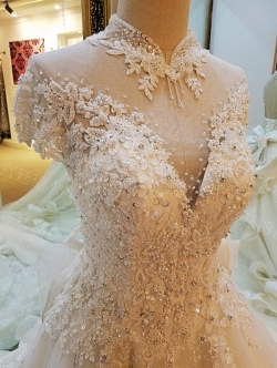 BRL072 **พรีออเดอร์**ชุดแต่งงานหรูหราประดับดอกไม้ผสมเพชรและคริสตัล สวยงามดุจเจ้าหญิง