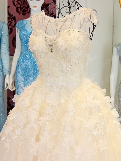 BRL037 **พรีออเดอร์สีขาว/แชมเปญ**ชุดแต่งงานหรูหราประดับดอกไม้ผสมเพชรและคริสตัล สวยงามดุจเจ้าหญิง