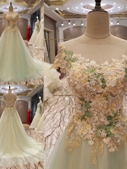 BRL081 **พรีออเดอร์**ชุดแต่งงานสีเขียวหรูหราประดับดอกไม้ผสมเพชรและคริสตัล สวยงามดุจเจ้าหญิง