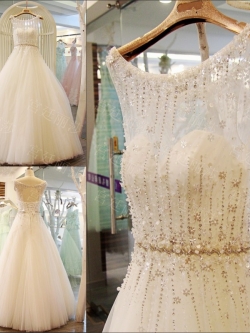 BRL023 **พรีออเดอร์**ชุดแต่งงานหรูหราประดับดอกไม้ผสมเพชรและคริสตัล สวยงามดุจเจ้าหญิง