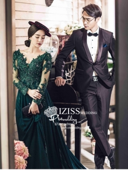 PW473- **พรีออเดอร์เฉพาะชุดผู้หญิง**ชุดแต่งงานแฟนซี ชุดเดรสสีเขียว ชุดถ่ายพรีเวดดิ้ง (prewedding dress) & ชุดแต่งงานแฟนซี (Fancy wedding dress) "ธีมสีเขียวเข้ม"