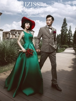 PW361 - **พรีออเดอร์ค่ะ** ชุดคู่ถ่ายพรีเวดดิ้ง (prewedding dress) & ชุดแต่งงานแฟนซี (Fancy wedding dress)ชายหญิง "ธีมสีเขียว-น้ำตาลอ่อน"