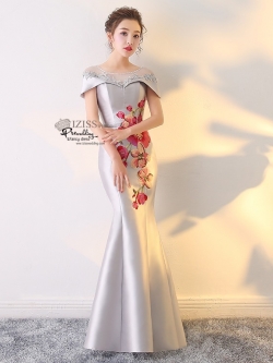 PW611- **พรีออเดอร์**ชุดกี่เพ้ายาว ชุดยกน้ำชา ชุดถ่ายพรีเวดดิ้ง (prewedding dress) & ชุดแต่งงานแฟนซี (Fancy wedding dress) "ธีมสีเทาเงิน"