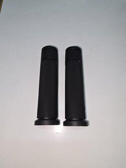 ปลอกมือจักรยาน ปลอกแฮนด์จักรยาน สีดำลายดอกจิก