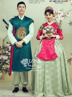 PW579-**มือ 1 พร้อมเช่า 5,500 ชุดฮันบกเกาหลีทั้งเซ็ทค่ะ** ชุดคู่ถ่ายพรีเวดดิ้ง (prewedding dress) & ชุดแต่งงานแฟนซี (Fancy wedding dress)ชายหญิง "ธีมสีชมพู เขียว"