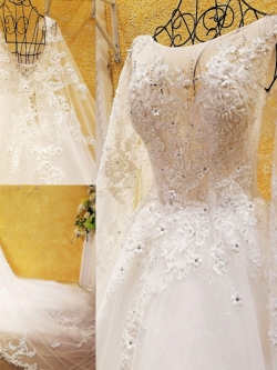 ฺBRL032 **พรีออเดอร์**ชุดแต่งงานหรูหราประดับดอกไม้ผสมเพชรและคริสตัล สวยงามดุจเจ้าหญิง