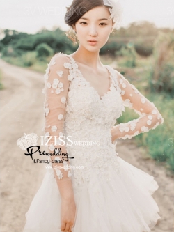 BR004 **พร้อมส่ง**ชุดแต่งงานสั้นสีขาว (wedding dress) แขนยาวซีทรูช่วงแขนพร้อมตกแต่งดอกไม้ช่วงลำตัว ด้านหลังโชว์ผิวขาวเนียน น่ารักสวยหวาน สไตล์ชุดบัลเล่ต์