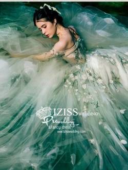 PW487- **พรีออเดอร์เฉพาะชุดผู้หญิง**ชุดแต่งงานแฟนซี ชุดเดรสสีเขียว ชุดถ่ายพรีเวดดิ้ง (prewedding dress) & ชุดแต่งงานแฟนซี (Fancy wedding dress) "ธีมสีเขียวอ่อน"