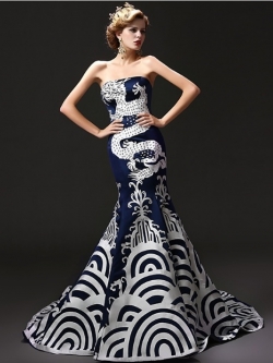 PW536 - **พรีออเดอร์มีสีน้ำเงินมังกรขาวกับสีขาวมังกรสีน้ำเงินค่ะ** ชุดกี่เพ้าสีน้ำเงินลายมังกรสีขาวแขนสั้น ชุดยกน้ำชา ชุดคู่ถ่ายพรีเวดดิ้ง (prewedding dress) & ชุดแต่งงานแฟนซี (Fancy wedding dress)ชายหญิง "ธีมสีน้ำเงิน"