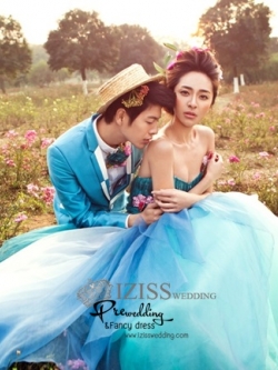 PW015 - **พรีออเดอร์**ชุดคู่ถ่ายพรีเวดดิ้ง (prewedding dress) & ชุดแต่งงานแฟนซี (Fancy wedding dress)ชายหญิง สไตล์ colorful "ธีมสีเขียว-ฟ้า"