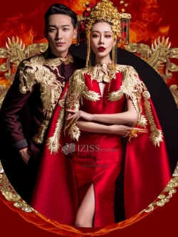 PW596 - **พรีออเดอร์ค่ะ** ชุดราตรีสีแดง ชุดกี่เพ้าประยุกต์สีแดง ชุดคู่ถ่ายพรีเวดดิ้ง (prewedding dress) & ชุดแต่งงานแฟนซี (Fancy wedding dress)ชายหญิง "ธีมสีแดงสด แดงเลือดหมู"