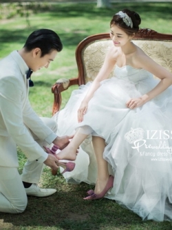 PW469-**พรีออเดอร์**ชุดแต่งงานเดรสสีขาว ชุดยกน้ำชา ชุดถ่ายพรีเวดดิ้ง (prewedding dress) & ชุดแต่งงานแฟนซี (Fancy wedding dress) "ธีมสีขาว"