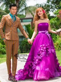 PW413- **พรีออเดอร์**ชุดถ่ายพรีเวดดิ้ง (prewedding dress) & ชุดแต่งงานแฟนซี (Fancy wedding dress)ชายหญิง "ธีมสีม่วง"