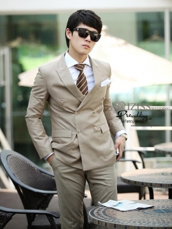 ST057- **พรีออเดอร์**สูทผู้ชายสีน้ำตาล แขนยาว แบบ 4 กระดุม พร้อมกางเกง ชุดสูทเจ้าบ่าว สูทแฟนซี ถ่ายพรีเวดดิ้ง & ชุดแต่งงานแฟนซี (Fancy wedding dress) สูทผู้ชายสีน้ำตาล