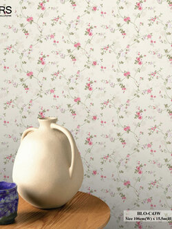 วอลเปเปอร์ลายดอกไม้สีแดงอ่อน พื้นสีเทาอ่อนสว่าง BLO-C43W