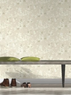 วอลเปเปอร์ลายใบไม้สีขาวทอง พื้นสีน้ำตาลครีม มีกลิตเตอร์สีเงินโรย UP-B14