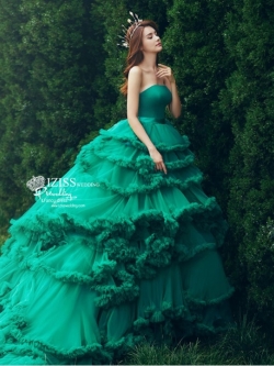 PW624 **พร้อมส่งชุดพรีเวดดิ้งผู้หญิงสีเขียว** ชุดคู่ถ่ายพรีเวดดิ้ง (prewedding dress) & ชุดแต่งงานแฟนซี (Fancy wedding dress)ชายหญิง "ธีมสีเขียว"