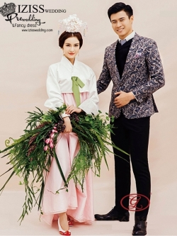 PW369 - **พรีออเดอร์เช่า 3,000 ชุดฮันบกเกาหลีทั้งเซ็ทค่ะ** ชุดคู่ถ่ายพรีเวดดิ้ง (prewedding dress) & ชุดแต่งงานแฟนซี (Fancy wedding dress)ชายหญิง "ธีมสีครีมเขียวอ่อน"