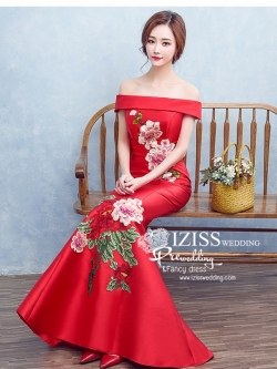 PW501 - **พรีออเดอร์ค่ะ** ชุดกี่เพ้าสีแดงเปิดไหล่ ชุดยกน้ำชา ชุดคู่ถ่ายพรีเวดดิ้ง (prewedding dress) & ชุดแต่งงานแฟนซี (Fancy wedding dress)ชายหญิง "ธีมสีแดง"