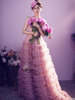 PW597 - **พรีออเดอร์ค่ะ** ชุดราตรีสีชมพูกลีบบัว ชุดคู่ถ่ายพรีเวดดิ้ง (prewedding dress) & ชุดแต่งงานแฟนซี (Fancy wedding dress)ชายหญิง "ธีมสีชมพู"