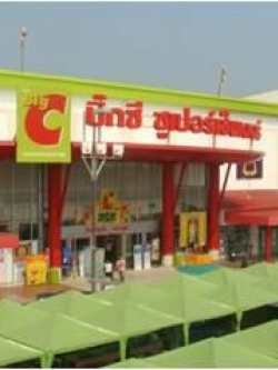 ติดวอลเปเปอร์ ร้านขายเสื้อผ้า