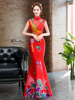 PW613- **พร้อมส่งสีแดง**ชุดกี่เพ้ายาว ชุดยกน้ำชา ชุดถ่ายพรีเวดดิ้ง (prewedding dress) & ชุดแต่งงานแฟนซี (Fancy wedding dress) "ธีมสีแดง"
