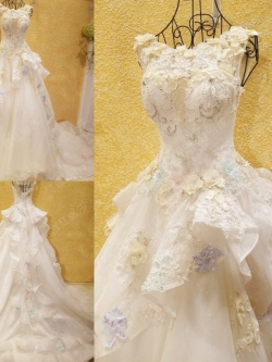 BRL028 **พรีออเดอร์**ชุดแต่งงานหรูหราประดับดอกไม้ผสมเพชรและคริสตัล สวยงามดุจเจ้าหญิง