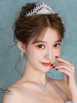 AC028 **พรีออเดอร์**ชุดเทียร่า มงกุฎเพชร ต่างหูและสร้อยคอ ชุดเครื่องประดับเจ้าสาวสวยหรูดุจเจ้าหญิง