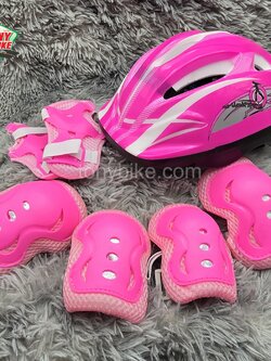 หมวกกันน๊อคเด็ก แถม ชุดสนับเข่า สนับศอก สนับมือ สีชมพู