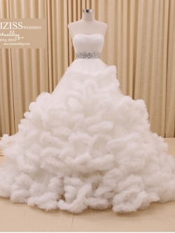 RM020 **พรีออเดอร์ชุดสีขาวหางปกติ/หางยาว**งานตัดเกรด A ชุดราตรีหรูหรา ชุดแต่งงาน ชุดพรีเวดดิ้งสั่งตัดได้ค่ะ งานเกรดพรีเมี่ยม ตัดเย็บปราณีต สวมใส่สวยงามดุจเจ้าหญิง