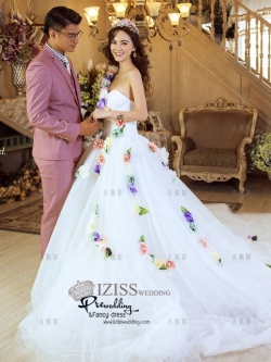 PW481-**พรีออเดอร์**ชุดแต่งงานเดรสสีขาว ชุดยกน้ำชา ชุดถ่ายพรีเวดดิ้ง (prewedding dress) & ชุดแต่งงานแฟนซี (Fancy wedding dress) "ธีมสีขาว ม่วงอมชมพู"