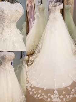 BRL022 **พรีออเดอร์**ชุดแต่งงานหรูหราประดับดอกไม้ผสมเพชรและคริสตัล สวยงามดุจเจ้าหญิง