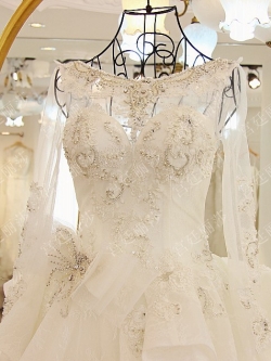 BRL019 **พรีออเดอร์**ชุดแต่งงานหรูหราประดับดอกไม้ผสมเพชรและคริสตัล สวยงามดุจเจ้าหญิง