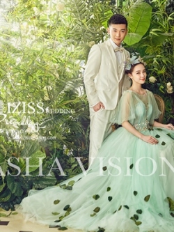PW569- **พรีออเดอร์ค่ะ**ชุดคู่ถ่ายพรีเวดดิ้ง (prewedding dress) & ชุดแต่งงานแฟนซี (Fancy wedding dress)ชายหญิง "ธีมสีเขียว ขาว"