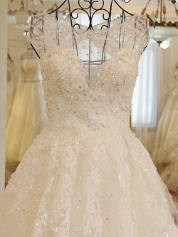 BRL033 **พรีออเดอร์**ชุดแต่งงานหรูหราประดับดอกไม้ผสมเพชรและคริสตัล สวยงามดุจเจ้าหญิง