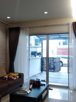 ติดวอลเปเปอร์ผ้าม่าน หมู่บ้าน หมู่บ้านออทรั่ม สาย4